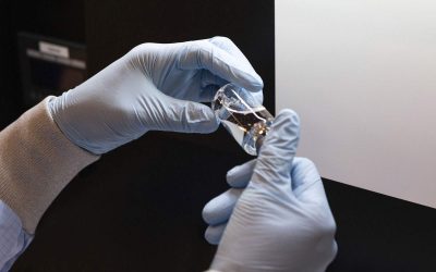 Médicos piden a los CDC que adviertan de los efectos secundarios de la vacuna contra el COVID-19