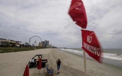 La tormenta tropical Isaias destruye la costa este de los Estados Unidos provocando tornados e inundaciones