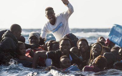 Veinte migrantes se ahogan en un naufragio en Libia