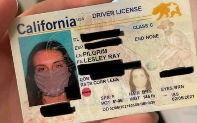 Una mujer de California recibió una tarjeta de identificación con una foto de ella usando una máscara facial