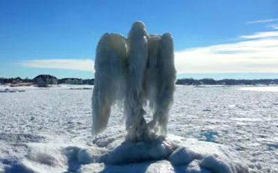 Aparece un ‘ángel de hielo’ a orillas del lago Michigan